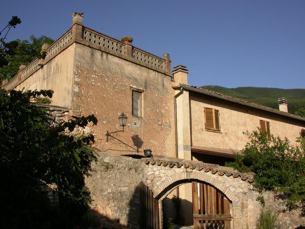 Agriturismo I Mandorli Trevi Exterior photo
